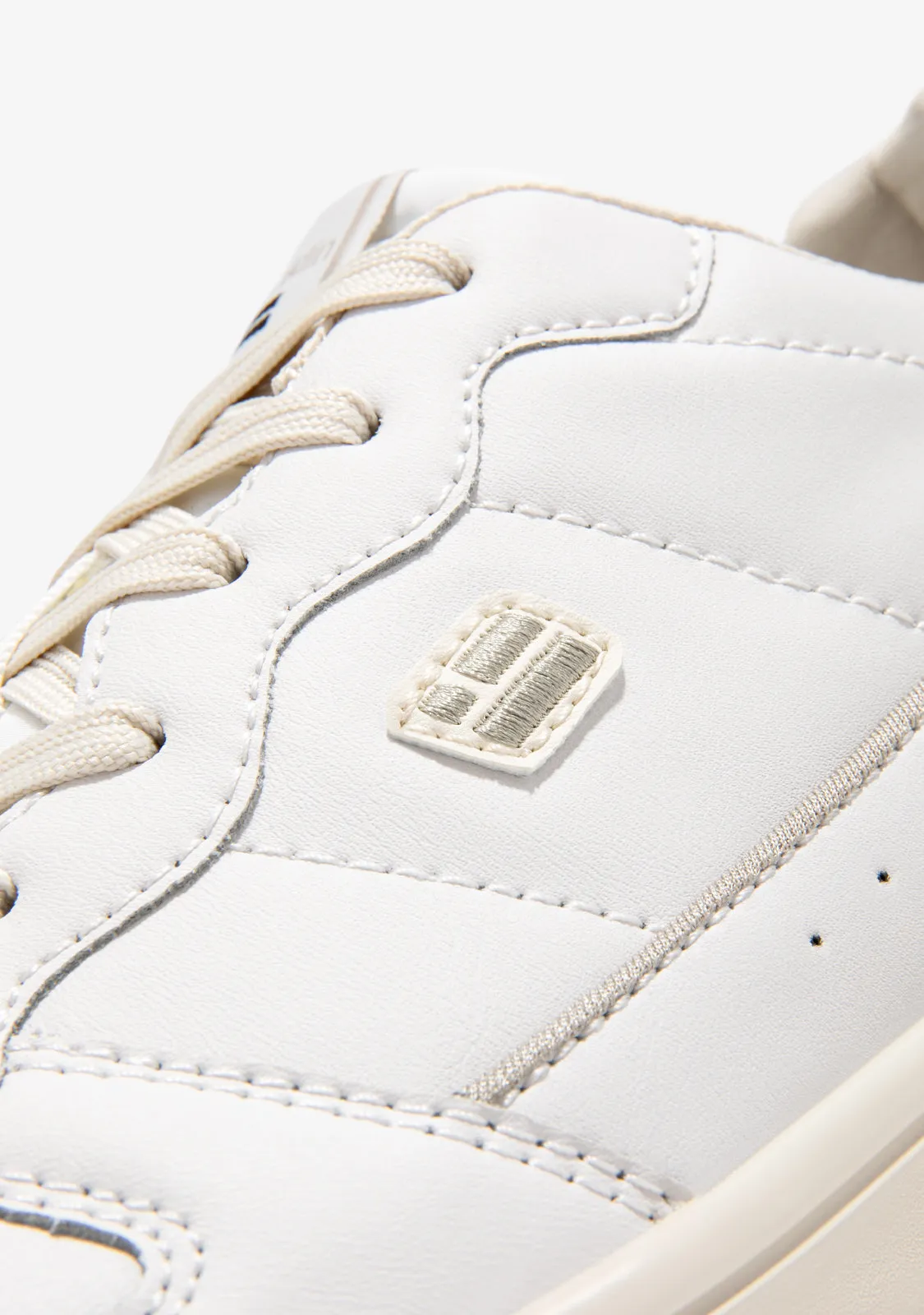 Court V2 Flag Basic White