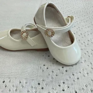 Girls ivory Patten size strap dress shoe