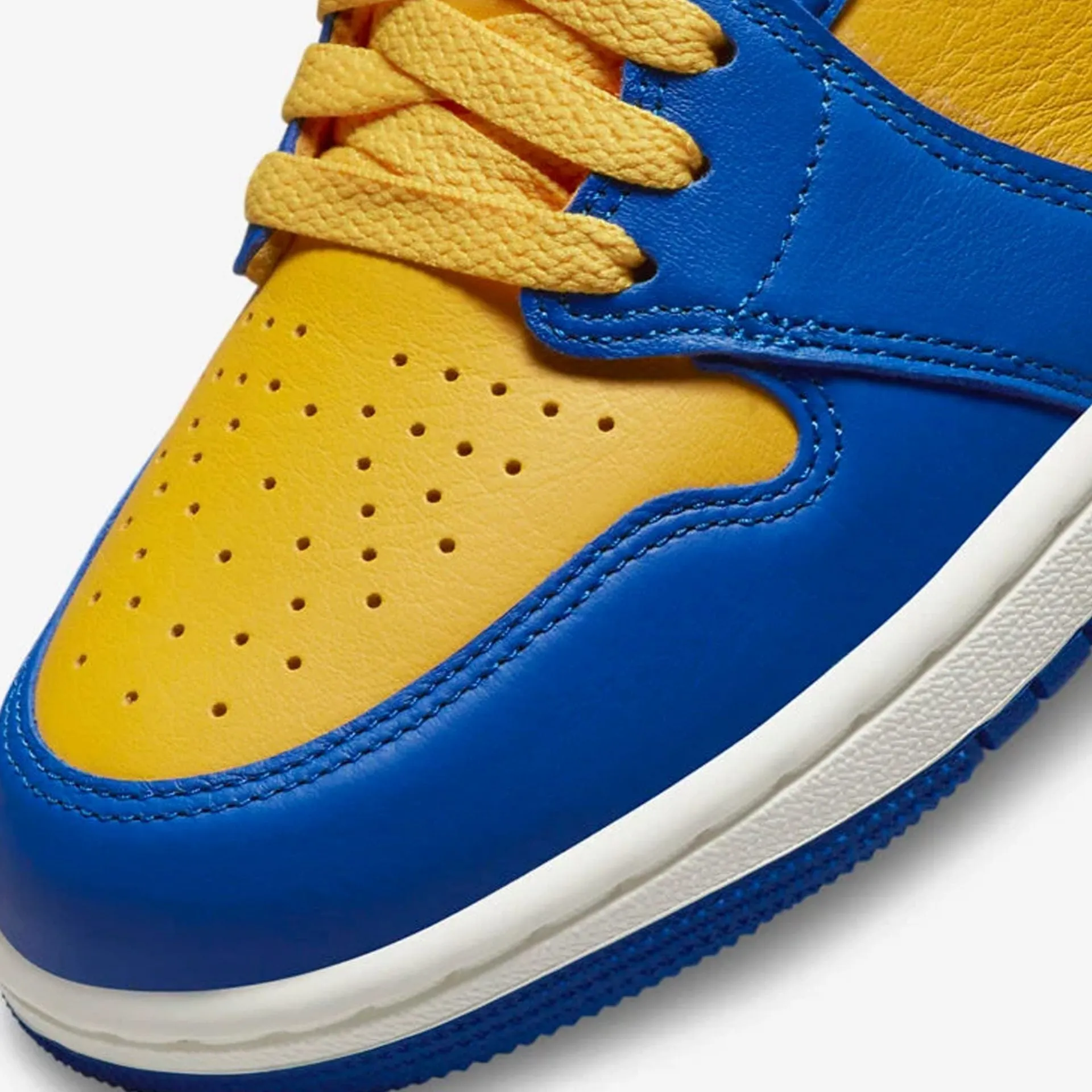 Jordan | WMN'S AIR JORDAN 1 RETRO HIGH OG  { VARSITY MAIZE/GAME ROYAL-SAIL