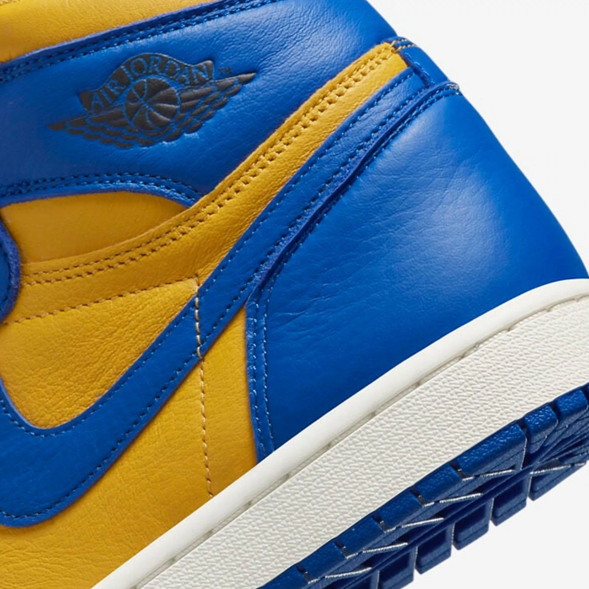 Jordan | WMN'S AIR JORDAN 1 RETRO HIGH OG  { VARSITY MAIZE/GAME ROYAL-SAIL