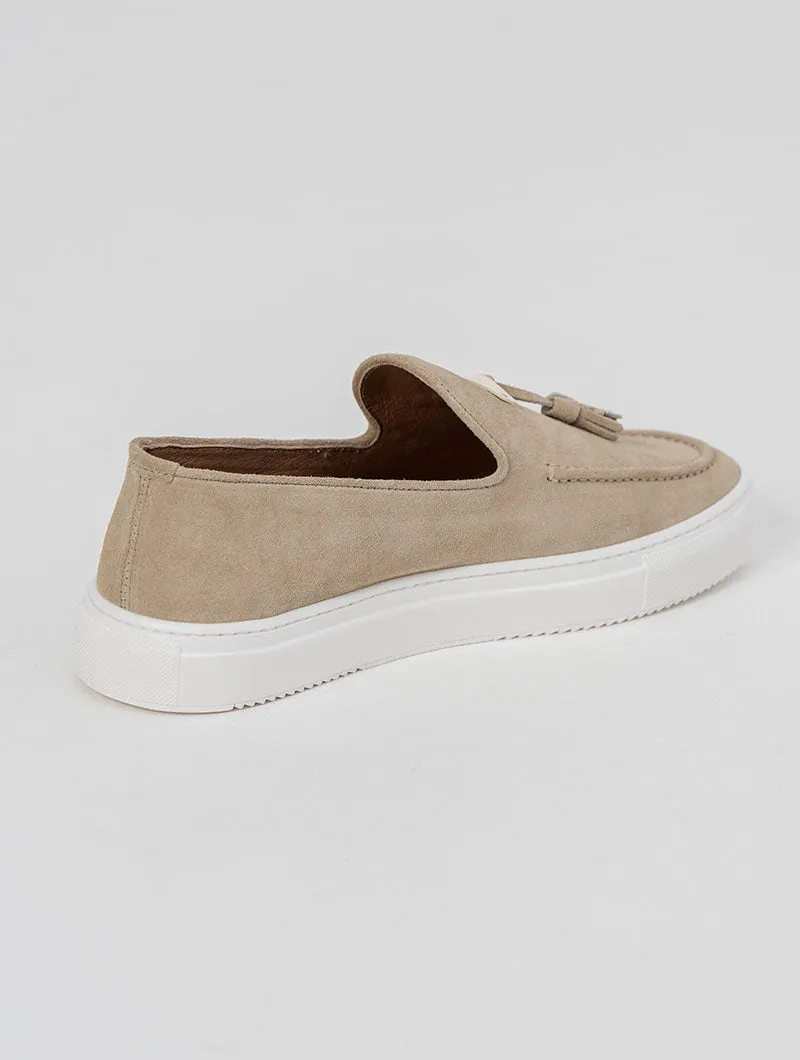 SLIP-ON LEATHER SHOES IN CAMEL